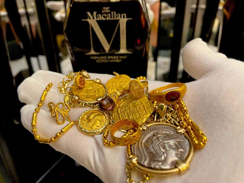 Roman Gold Ring with Mercury Gemstone 2