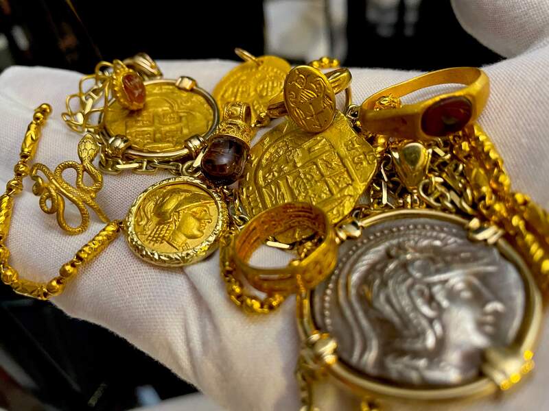 Roman Gold Ring with Mercury Gemstone 3