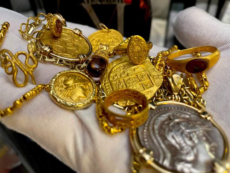 Roman Gold Ring with Mercury Gemstone 7