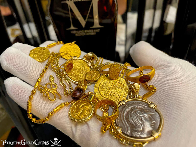 Byzantine Gold Ring with Christ and Saints with Cross 6-7th Century 7