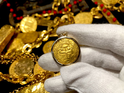 Spain 1 Escudo 1516-56 "Crystal & Gold Bezel" Jewelry Treasures 12