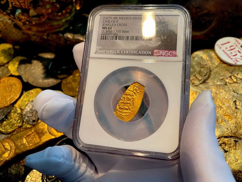 Mexico 1 Escudo 1679-98 "Jeweled Cross" NGC 62 7