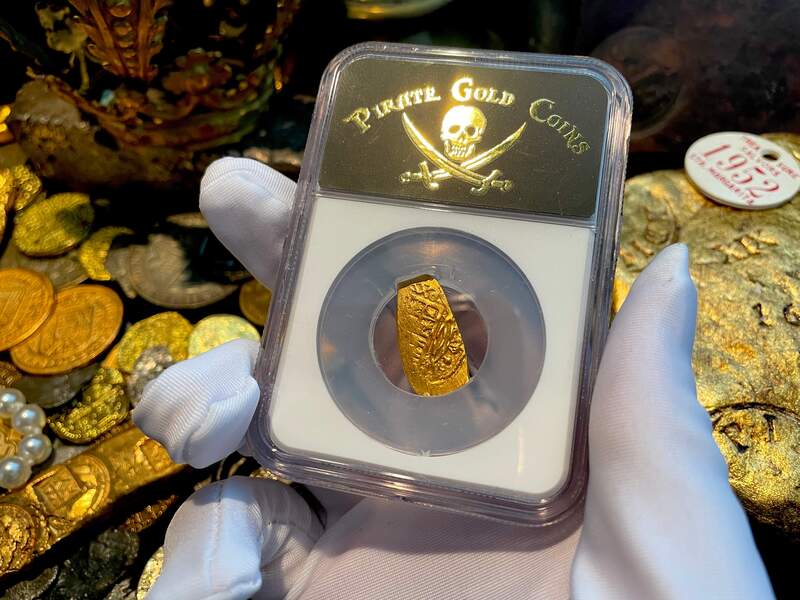 Mexico 1 Escudo 1679-98 "Jeweled Cross" NGC 62 8