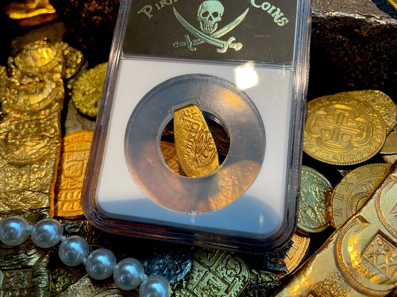 Mexico 1 Escudo 1679-98 "Jeweled Cross" NGC 62 15