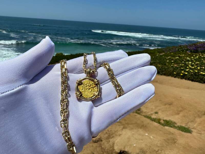 Mexico 1 Escudo 1711-13 "1715 Fleet Shipwreck" Pendant 21