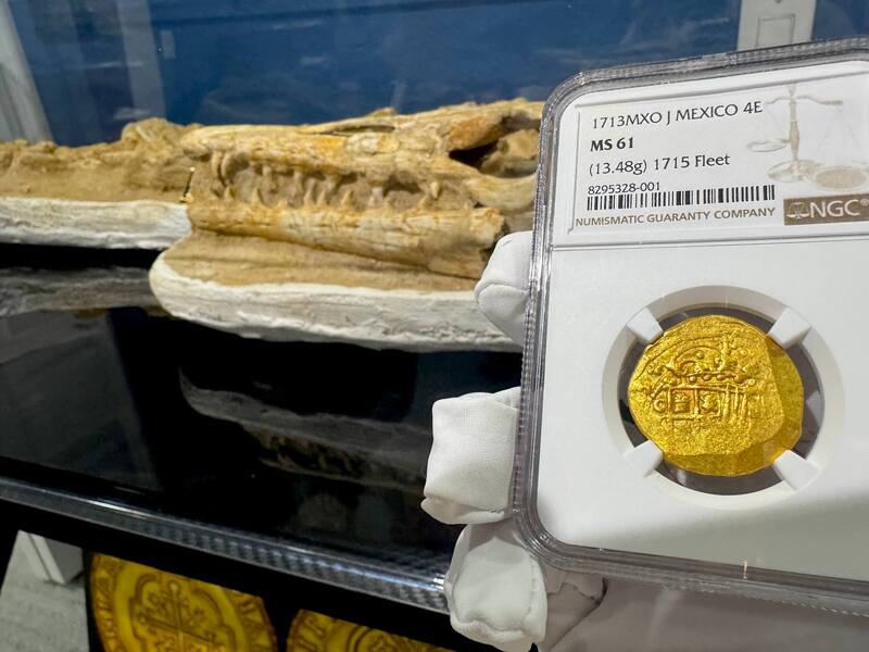 Mexico 4 Escudos 1713 NGC 61 20