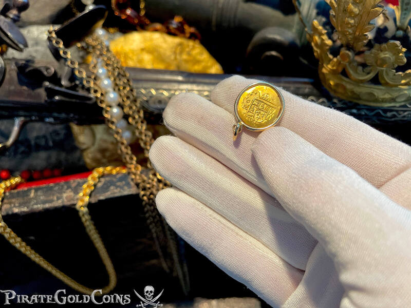 Mexico 1 Escudo 1714 Pendant 14kt Bezel 14