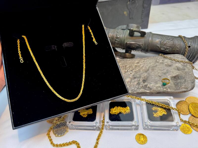 1715 Fleet Shipwreck & Atocha 1622 Shipwreck Olive Blossom Chain 78