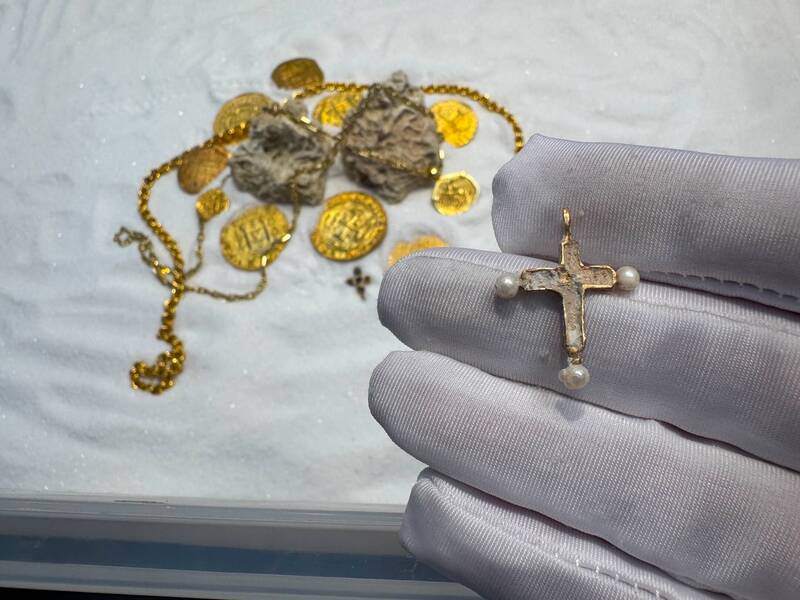 Pearl Cross from Unidentified Shipwreck 18th Cent. 4