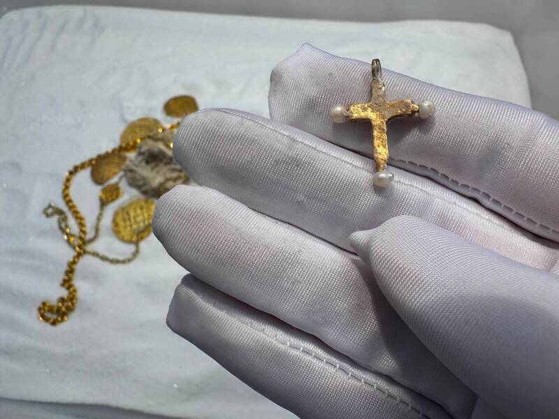 Pearl Cross from Unidentified Shipwreck 18th Cent. 28