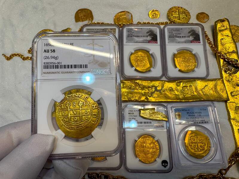 Peru 8 Escudos 1698 "1715 Fleet Shipwreck" NGC 58 29