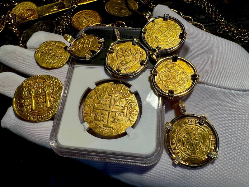 Peru 8 Escudos 1702 "1 of 2 found by Bob Johnson" NGC 61 10