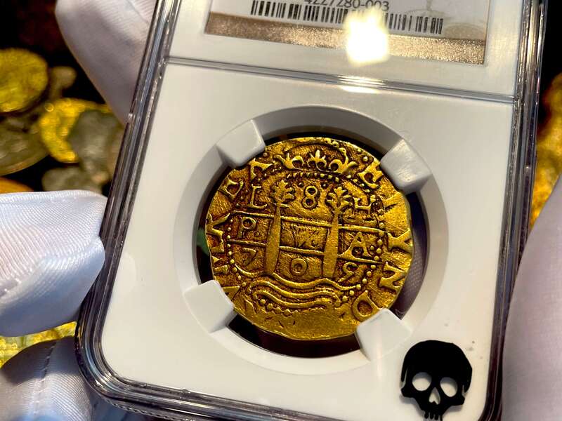 Peru 8 Escudos 1705 NGC 30 14