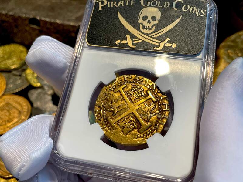 Peru 8 Escudos 1705 NGC 30 17