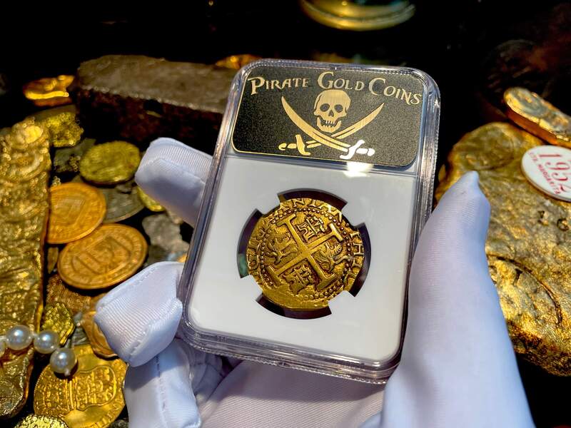 Peru 8 Escudos 1705 NGC 30 19