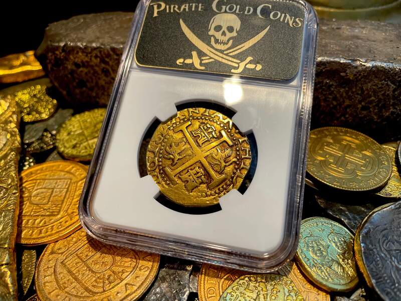 Peru 8 Escudos 1705 NGC 30 20