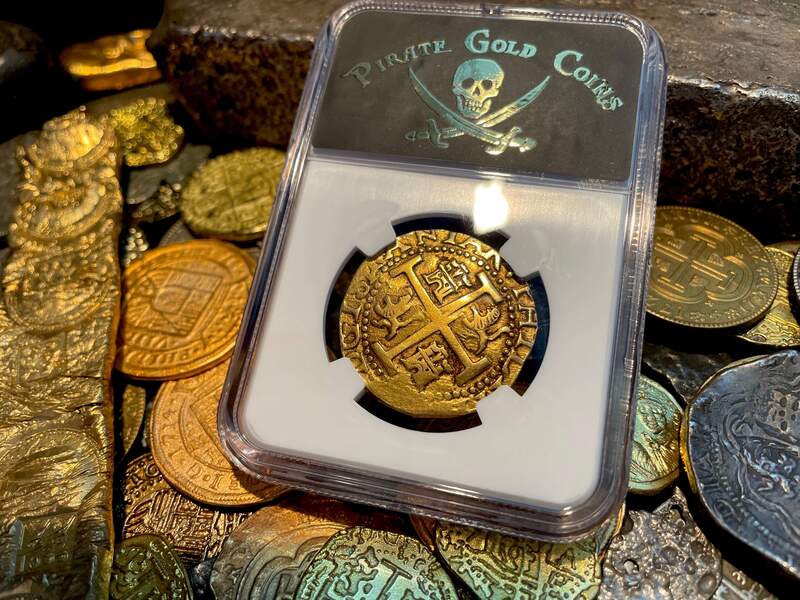 Peru 8 Escudos 1705 NGC 30 23