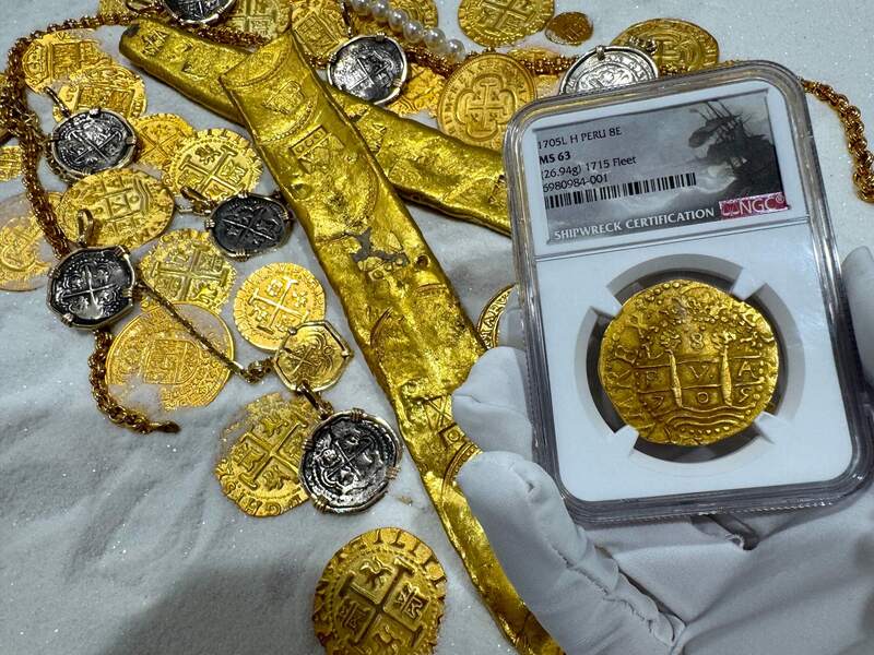 Peru 8 Escudos 1705 "2nd Finest Kn. 1715 Fleet Shipwreck" NGC 63 32