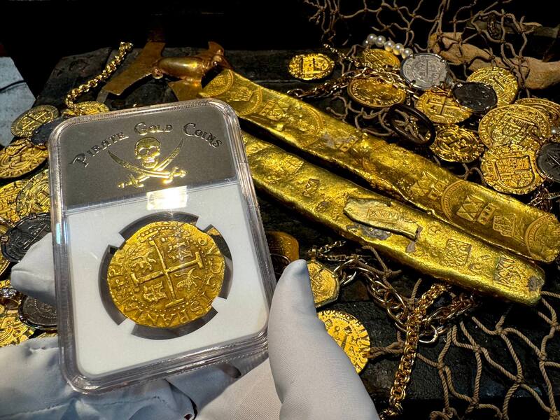 Peru 8 Escudos 1705 "2nd Finest Kn. 1715 Fleet Shipwreck" NGC 63 9