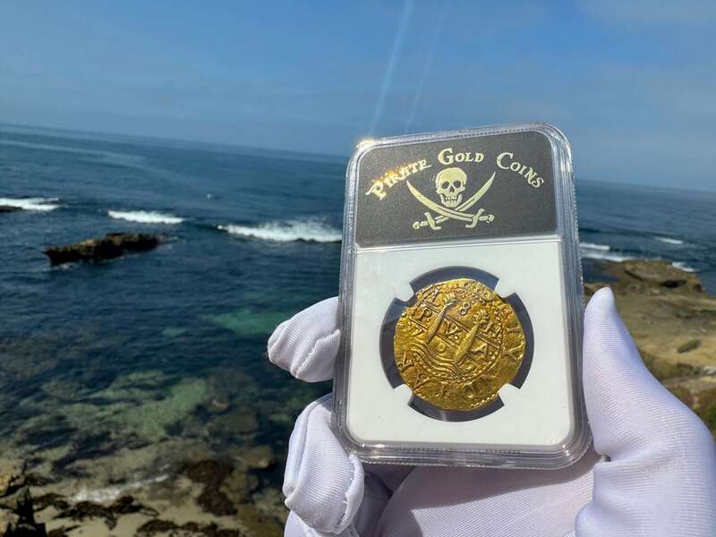 Peru 8 Escudos 1707 NGC 55 5