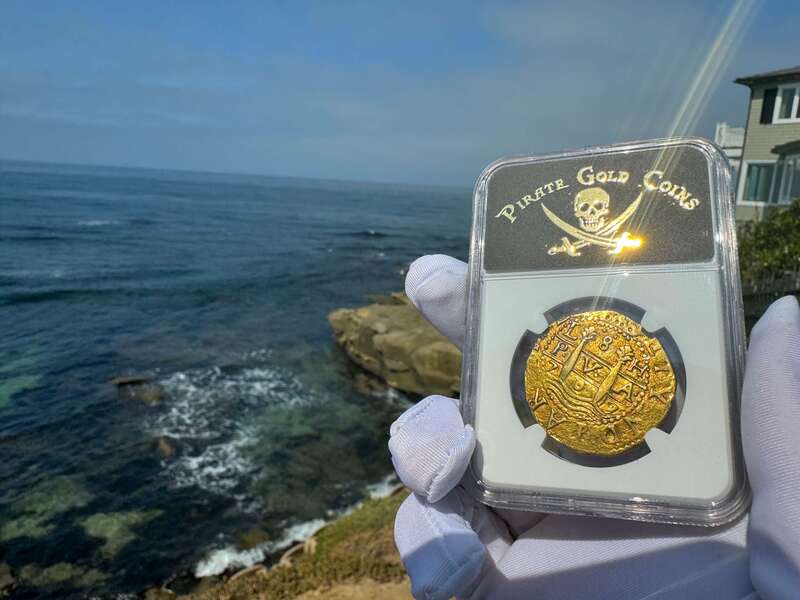 Peru 8 Escudos 1707 NGC 55 14