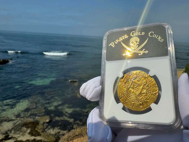 Peru 8 Escudos 1707 NGC 55 6