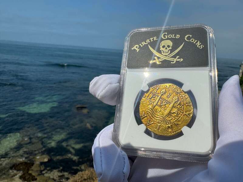 Peru 8 Escudos 1707 NGC 55 7