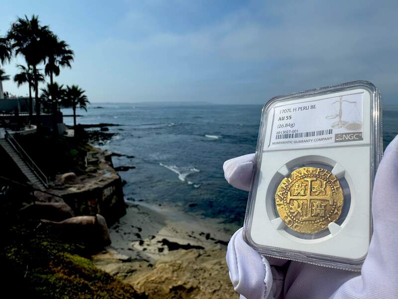 Peru 8 Escudos 1707 NGC 55 2