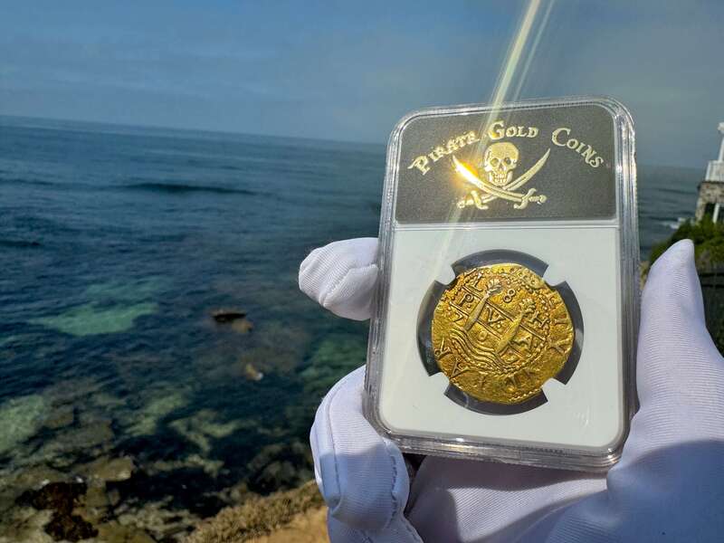 Peru 8 Escudos 1707 NGC 55 8