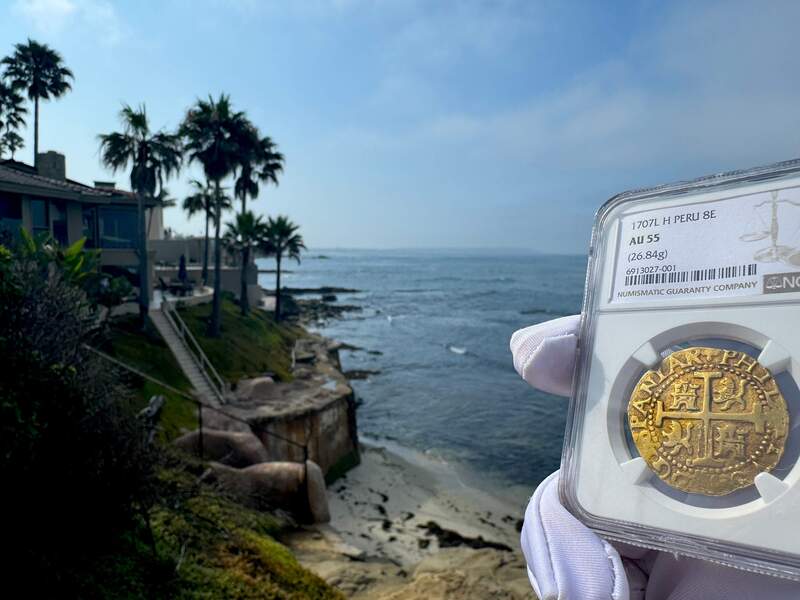 Peru 8 Escudos 1707 NGC 55 3