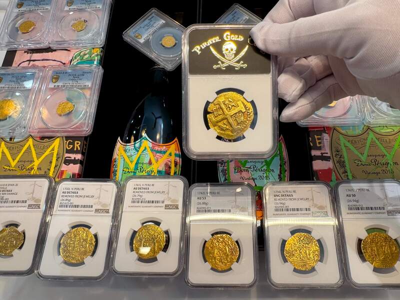 Peru 8 Escudos 1724 "Only 3 Graded" NGC 45 11