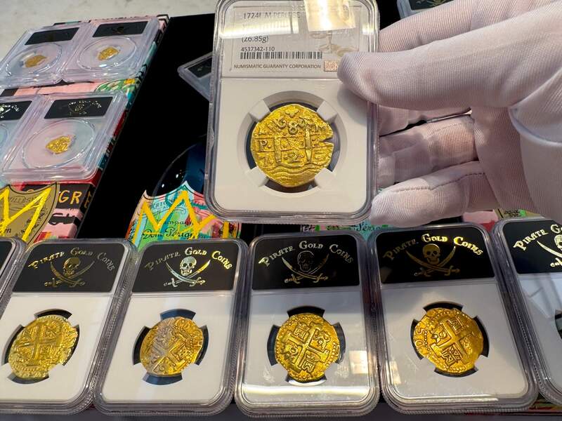 Peru 8 Escudos 1724 "Only 3 Graded" NGC 45 4