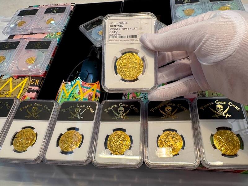 Peru 8 Escudos 1732 "Philip V" NGC AU 18