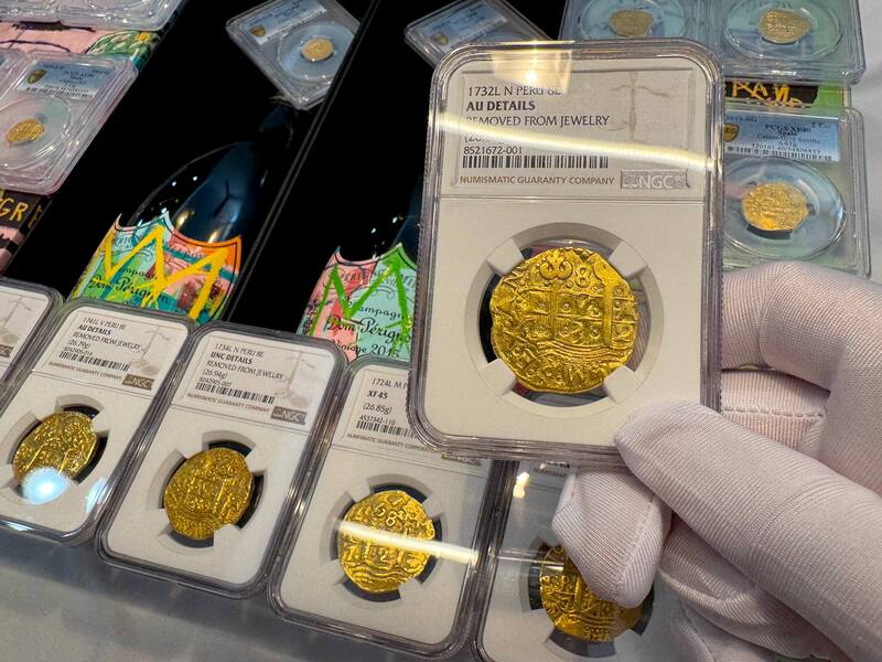 Peru 8 Escudos 1732 "Philip V" NGC AU 54