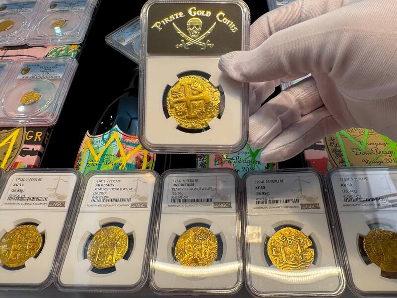 Peru 8 Escudos 1732 "Philip V" NGC AU 13