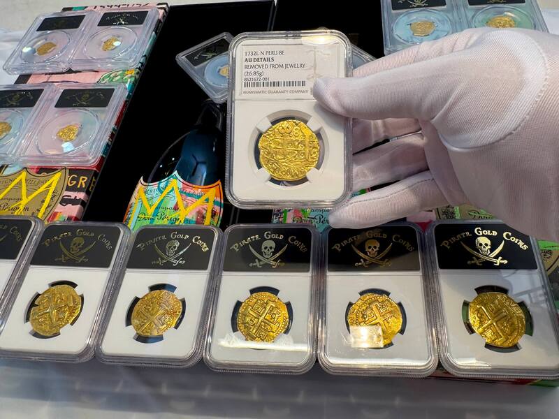 Peru 8 Escudos 1732 "Philip V" NGC AU 3