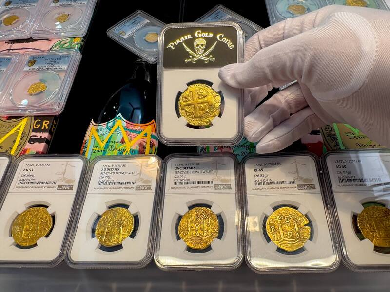 Peru 8 Escudos 1732 "Philip V" NGC AU 15