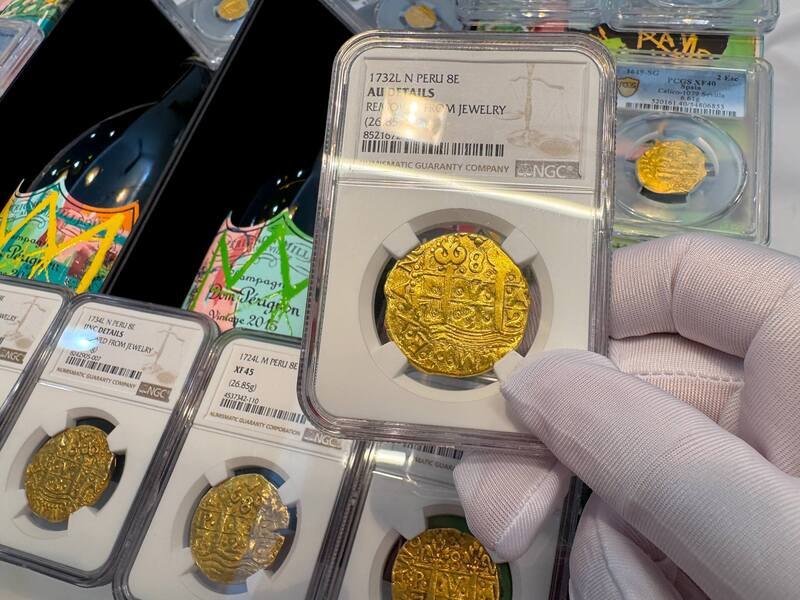 Peru 8 Escudos 1732 "Philip V" NGC AU 59