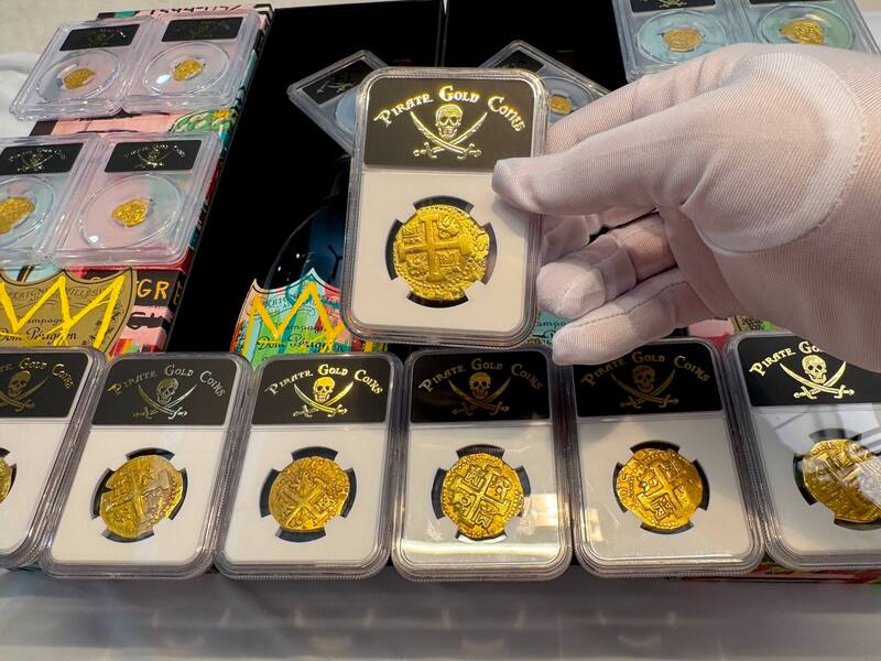 Peru 8 Escudos 1732 "Philip V" NGC AU 9