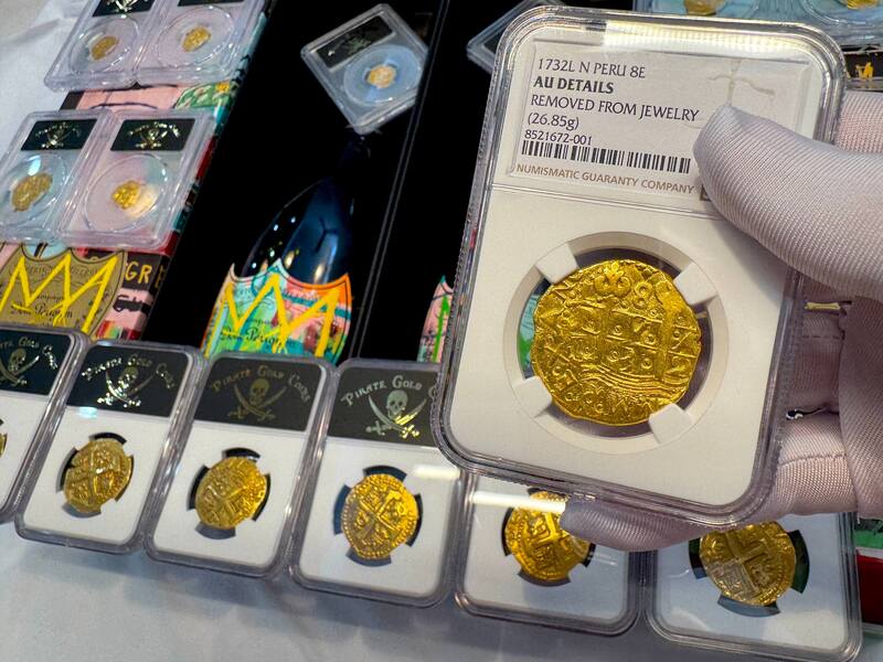 Peru 8 Escudos 1732 "Philip V" NGC AU 2