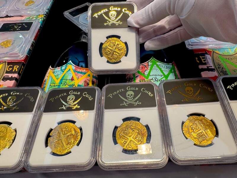 Peru 8 Escudos 1734 "Philip V" NGC UNC 2