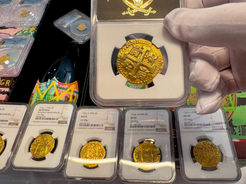 Peru 8 Escudos 1734 "Philip V" NGC UNC 26