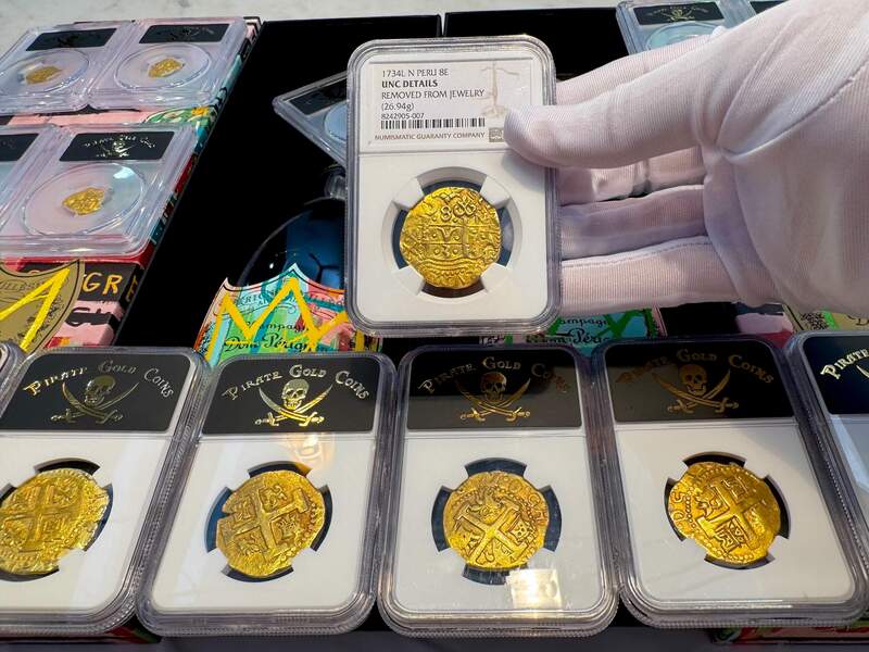 Peru 8 Escudos 1734 "Philip V" NGC UNC 6