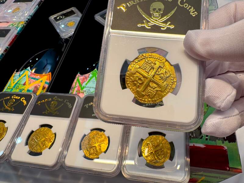 Peru 8 Escudos 1734 "Philip V" NGC UNC 24