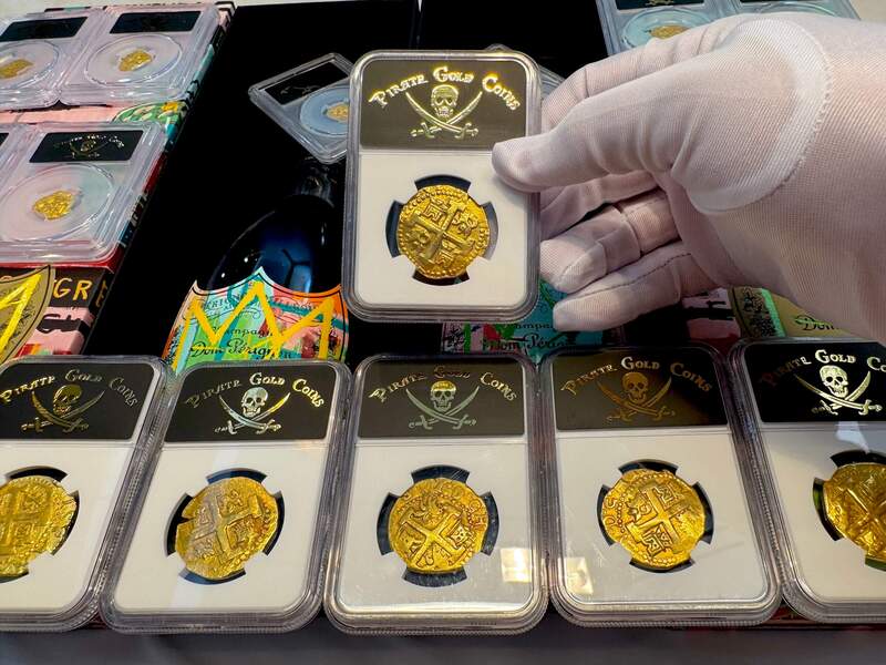 Peru 8 Escudos 1734 "Philip V" NGC UNC 17