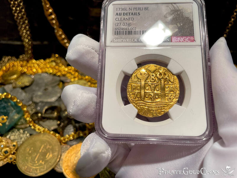 Peru 8 Escudos 1736NGC AU 2