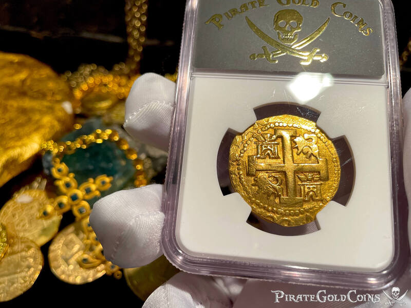 Peru 8 Escudos 1736NGC AU 6