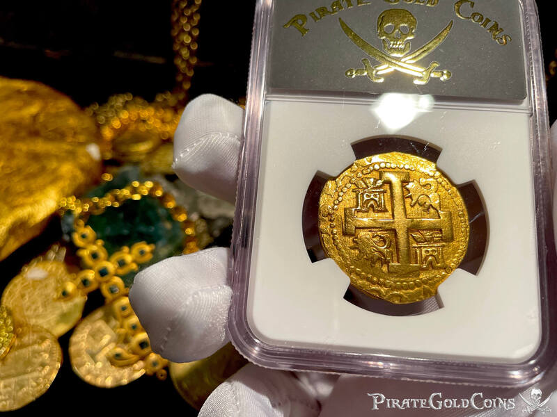 Peru 8 Escudos 1736NGC AU 7