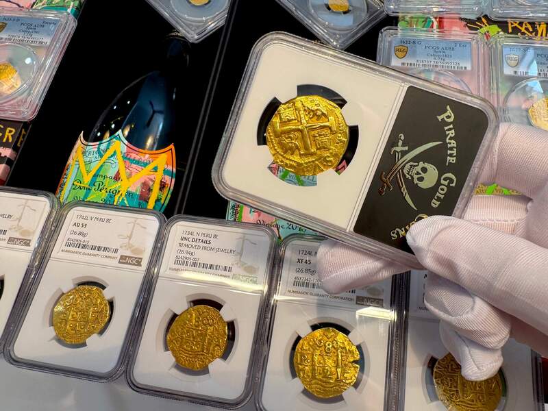 Peru 8 Escudos 1741 "Philip V" NGC UNC 17