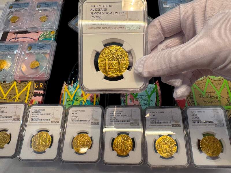 Peru 8 Escudos 1741 "Philip V" NGC UNC 4